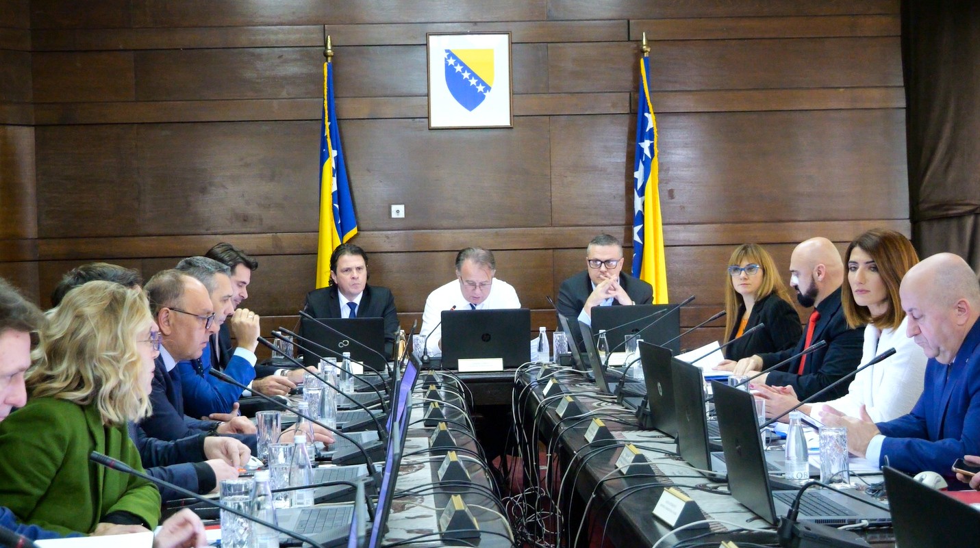 Vlada FBiH donijela više odluka: Plate policajaca, cijena gasa i Aerodrom Sarajevo