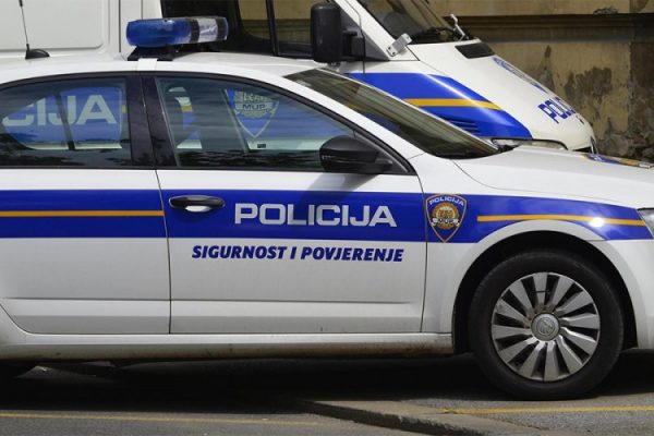Dva slučaja krijumčarenja migranata u Dvoru: Među uhapšenima i državljanin BiH