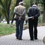 PENZIONERI U BiH DOBILI OBAVJEŠTENJE: Evo ko mora poslati potvrdu o životu do 31. marta